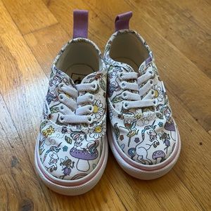 Vans toddler girl’s shoe white pink purple unicorns size 6 EUC